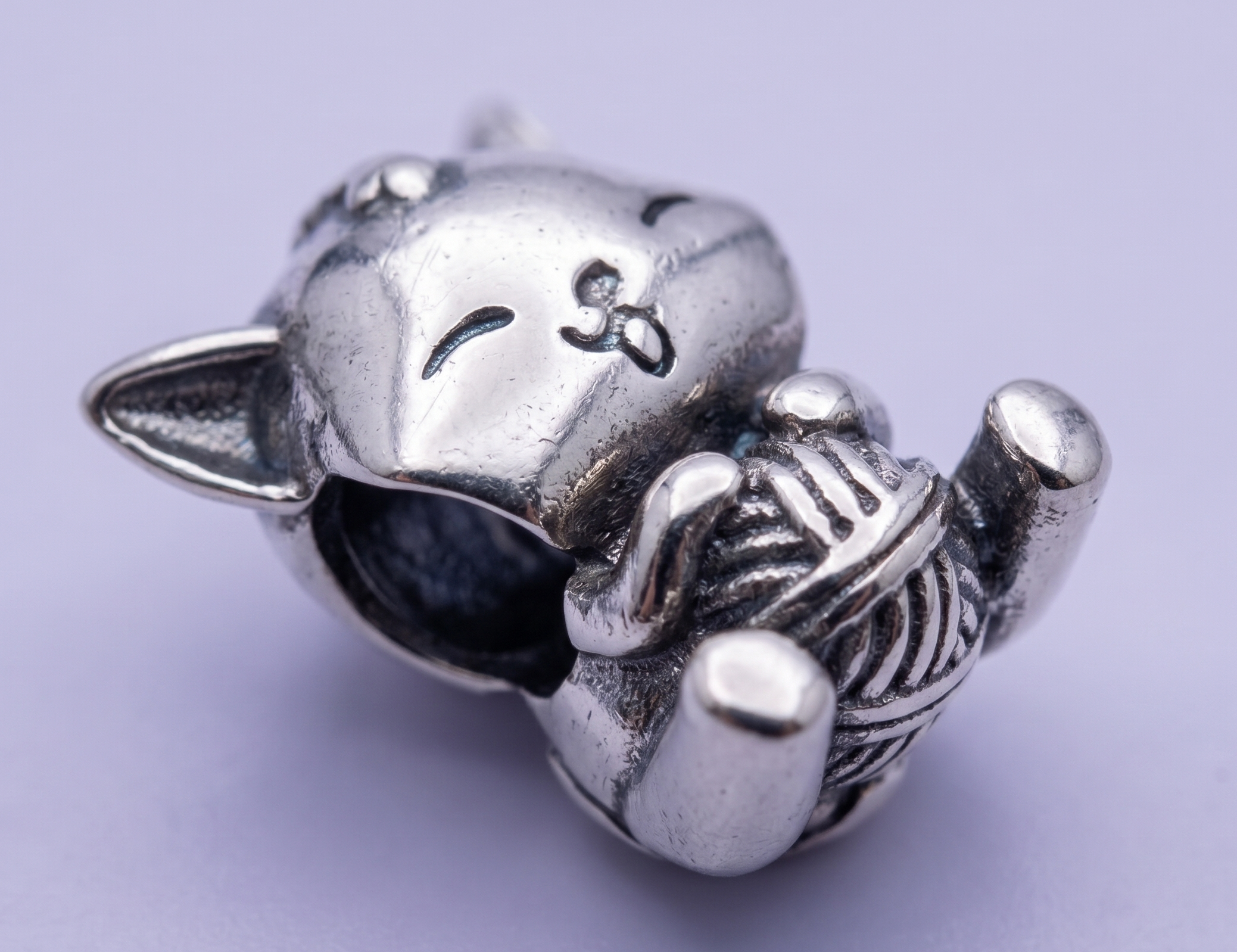 Charm gato ovillo de lana