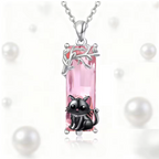 Dije + Cadena Gato sobre cristal rosa